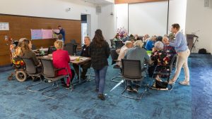 Vier verschillende gesprekstafels tijdens de netwerk bijeenkomst.